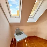 Quiet Attic-apartment Center