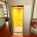 Quiet Attic-apartment Center Lejlighed