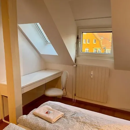 Quiet Attic-apartment Center Apartment