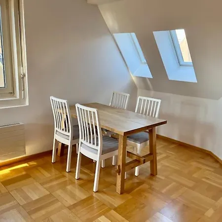 아파트 Quiet Attic-apartment Center *