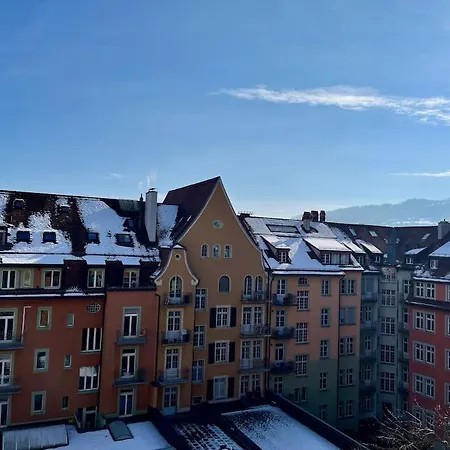 Quiet Attic-apartment Center 베른