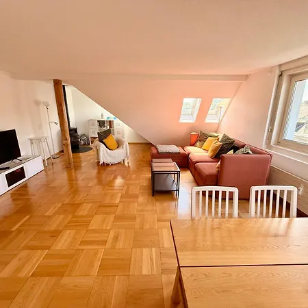 Quiet Attic-apartment Center Lejlighed Bern