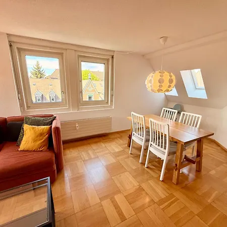 Lejlighed Quiet Attic-apartment Center