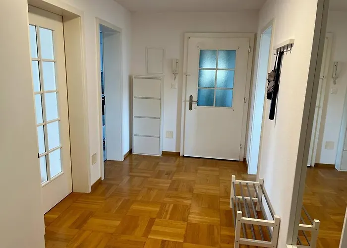 Quiet Attic-apartment Center 아파트