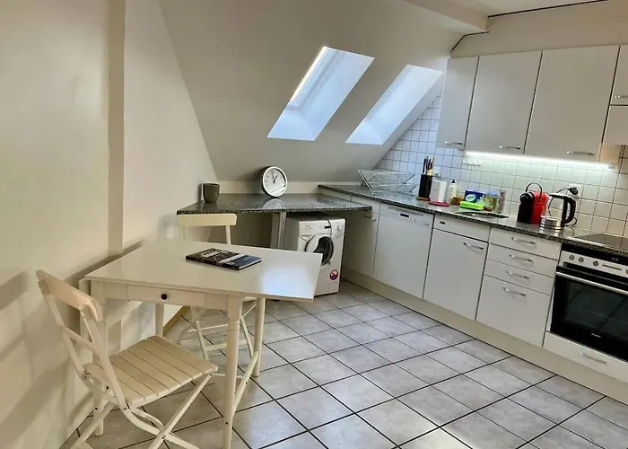 아파트 Quiet Attic-apartment Center *