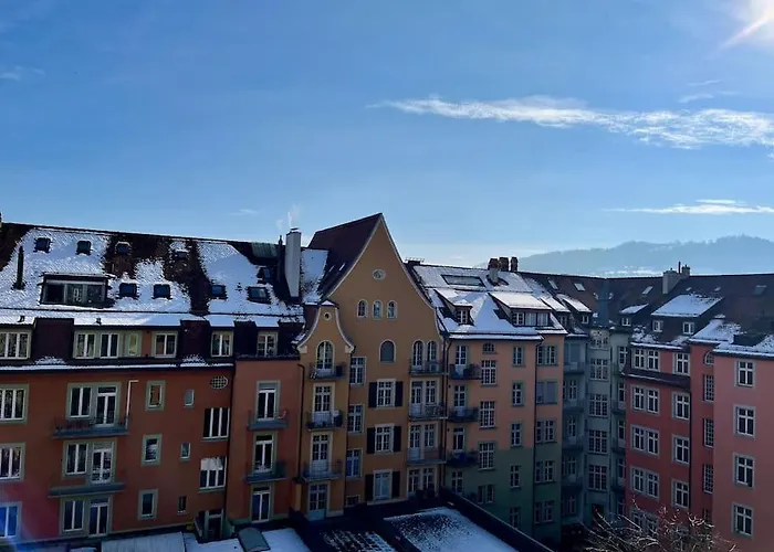 Quiet Attic-apartment Center 베른