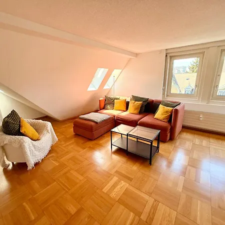Quiet Attic-apartment Center Апартаменти